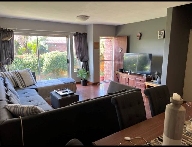4 BEDROOM TOWNHOUSE FOR SALE IN SUNDOWNER
